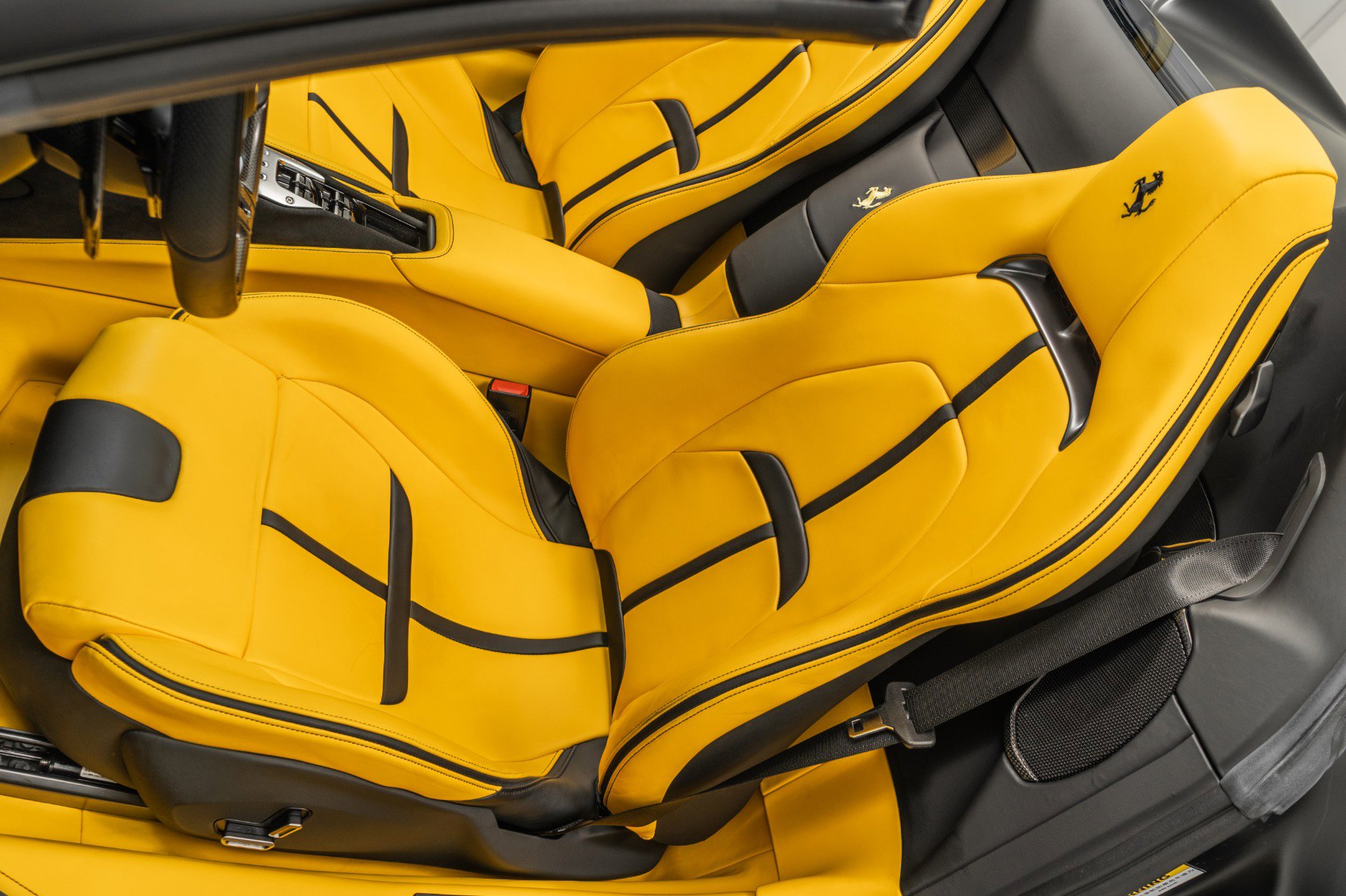 Used 2024 Ferrari SF90 Spider image 26