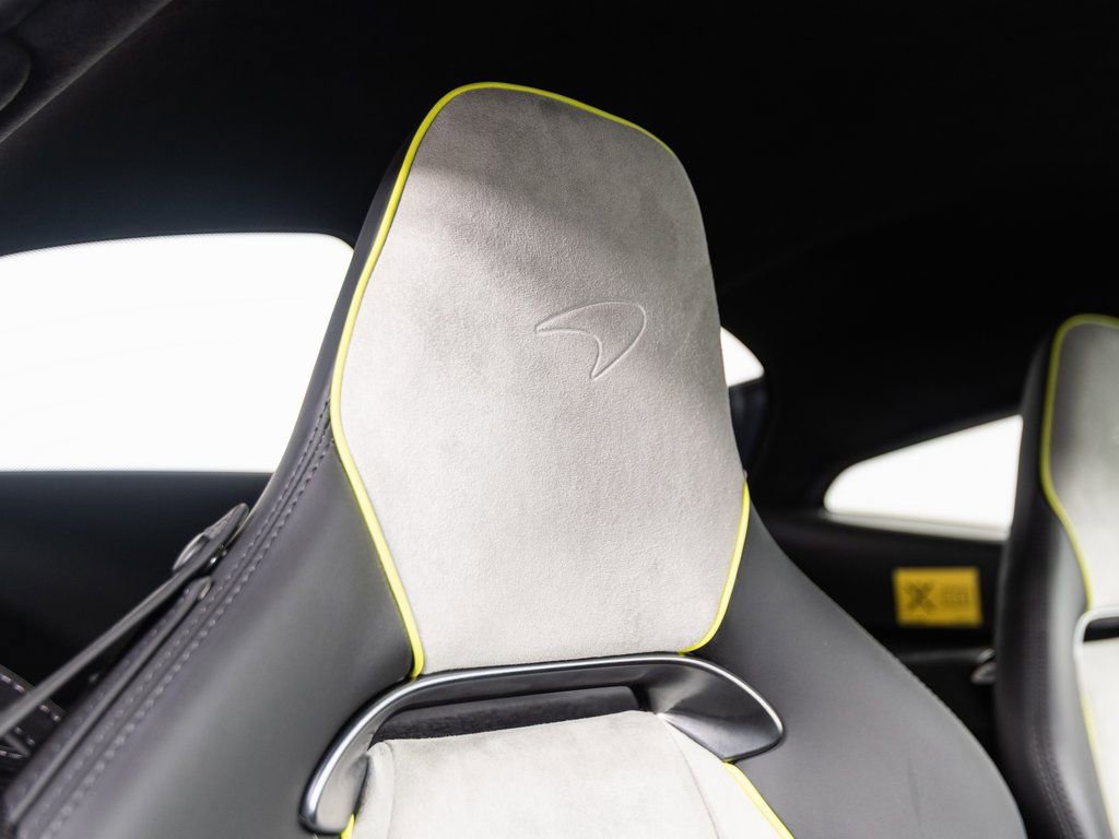 Used 2023 McLaren Artura RWD image 30