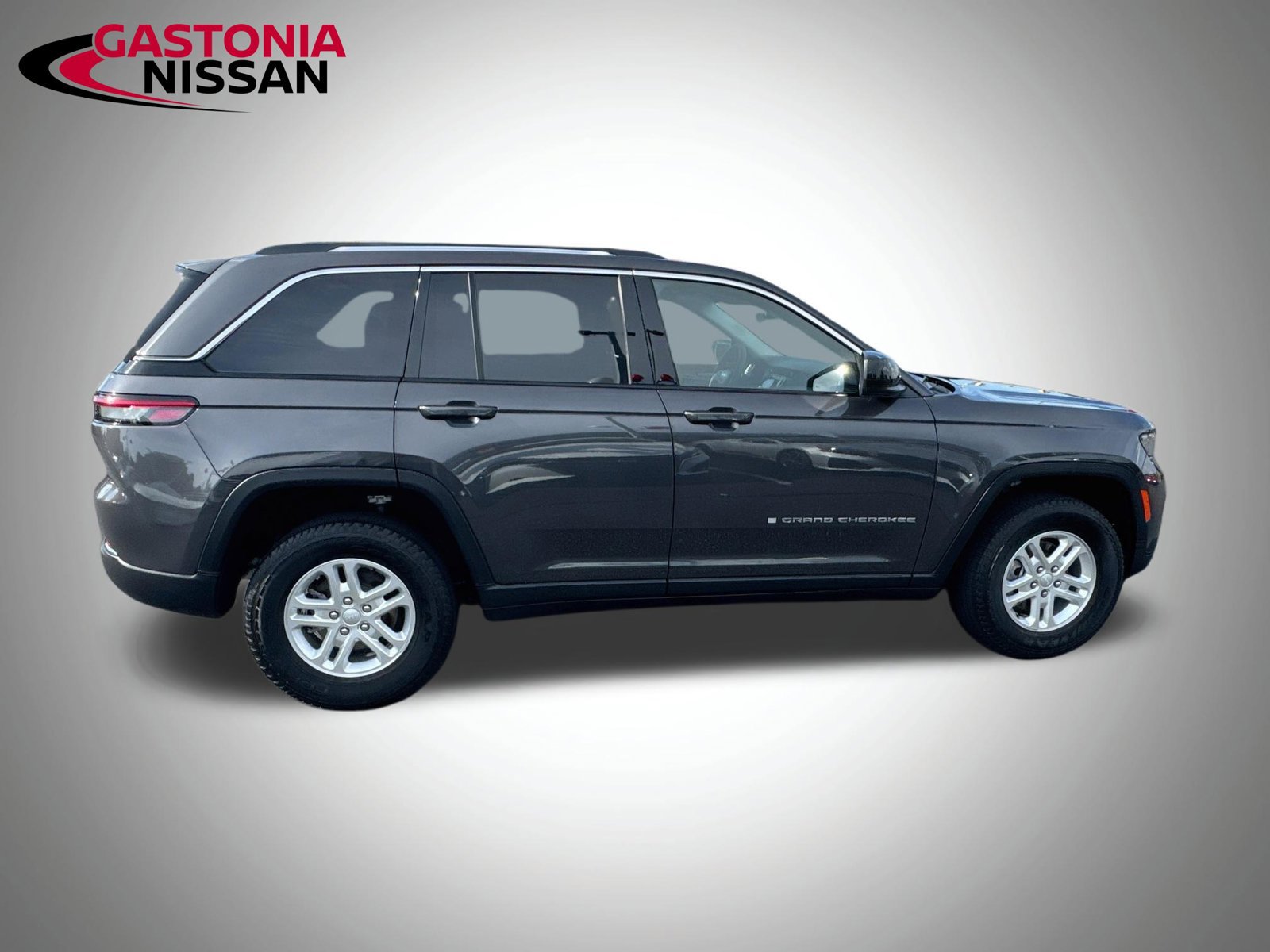 Used 2023 Jeep Grand Cherokee Laredo AWD/4WD image 10