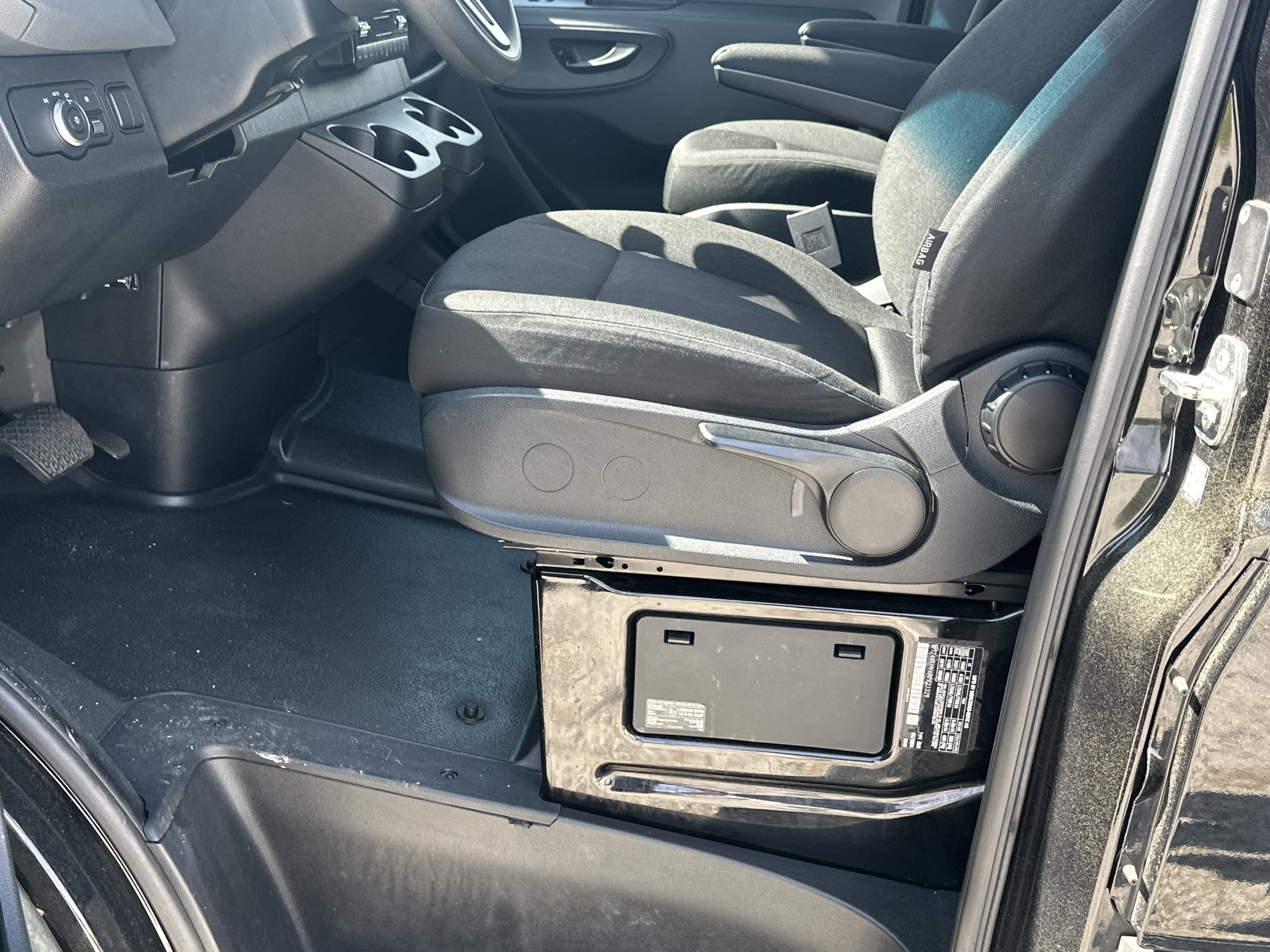 Used 2024 Mercedes-Benz Sprinter 2500 image 9