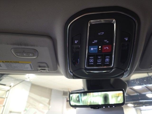 Used 2023 Jeep Grand Cherokee Limited w/ Luxury Tech Group II AWD/4WD image 24
