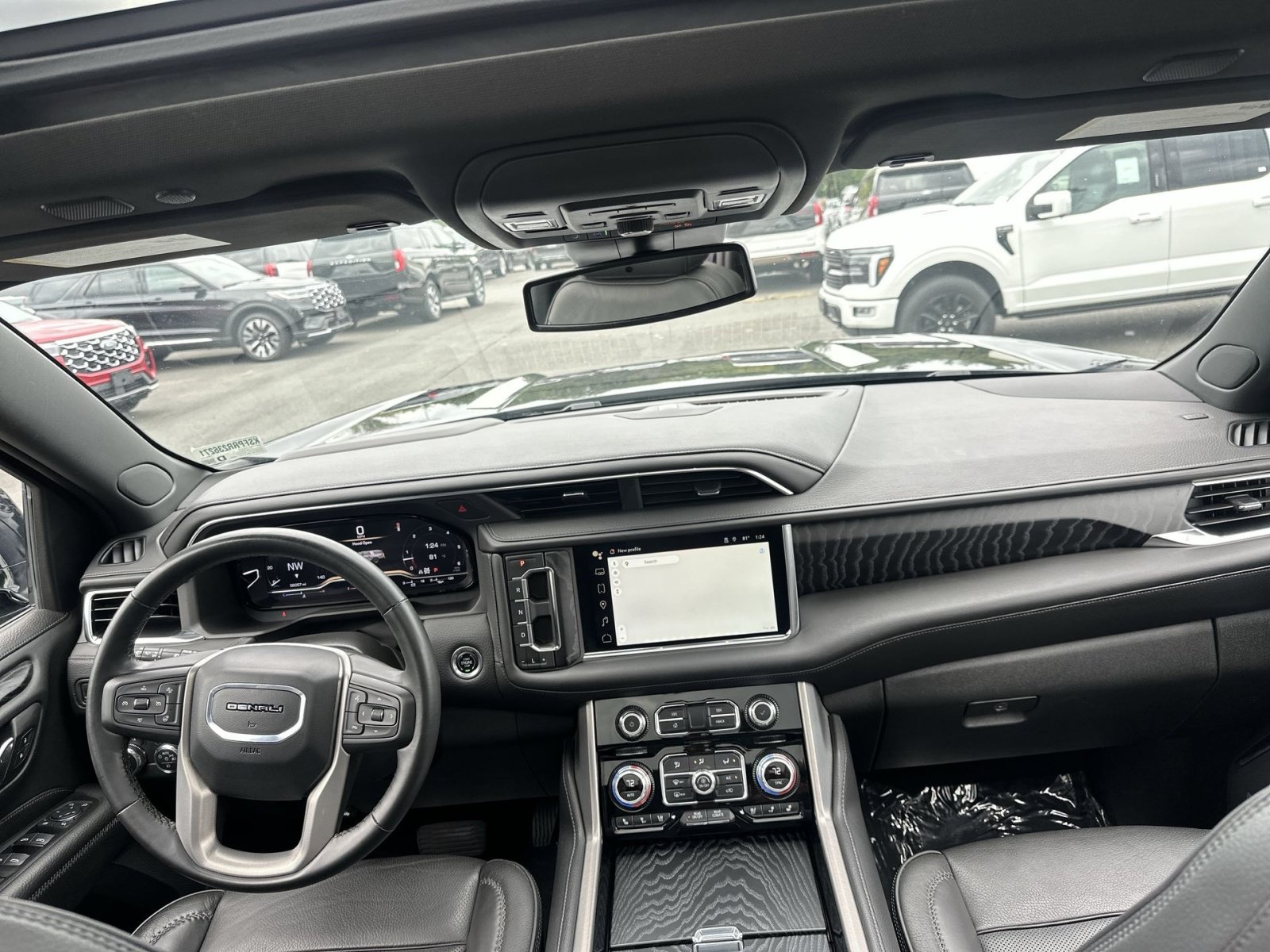 Used 2024 GMC Yukon XL Denali AWD/4WD image 24