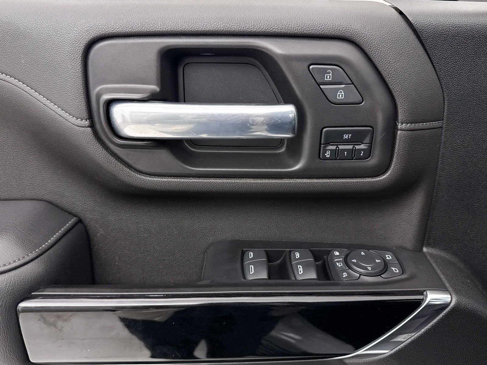 Used 2022 Chevrolet Silverado 2500 High Country w/ Z71 Off-Road Package image 40