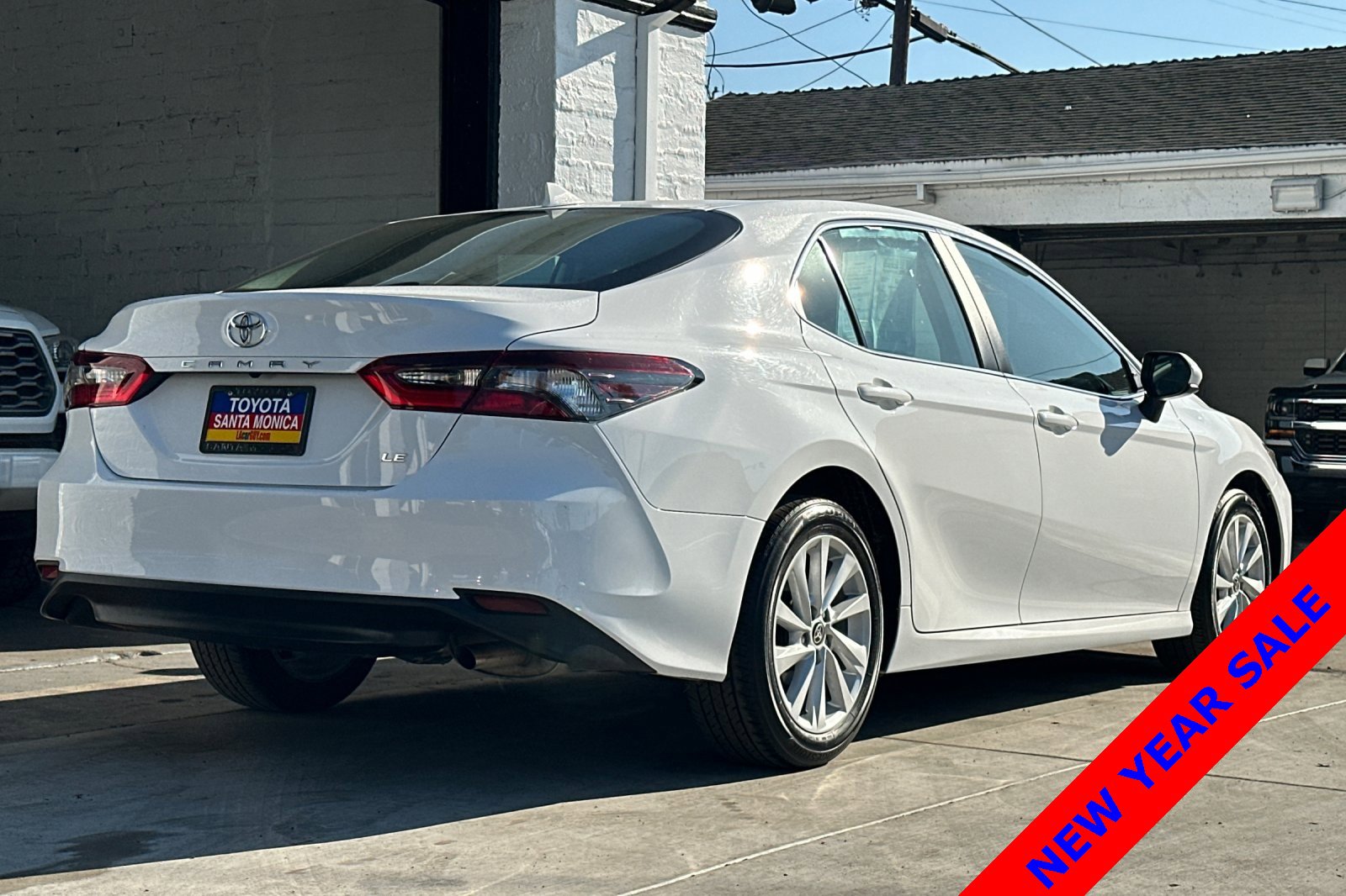 Used 2023 Toyota Camry LE image 4
