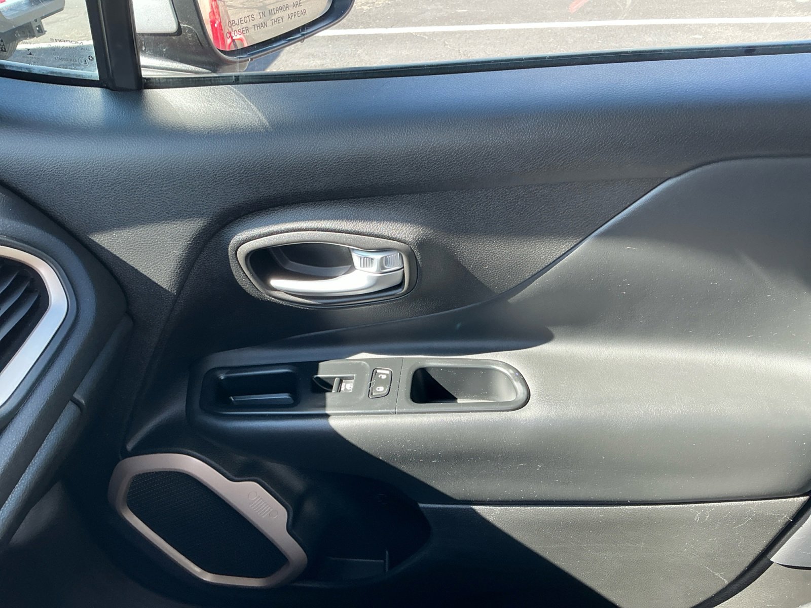 Used 2016 Jeep Renegade Limited image 16