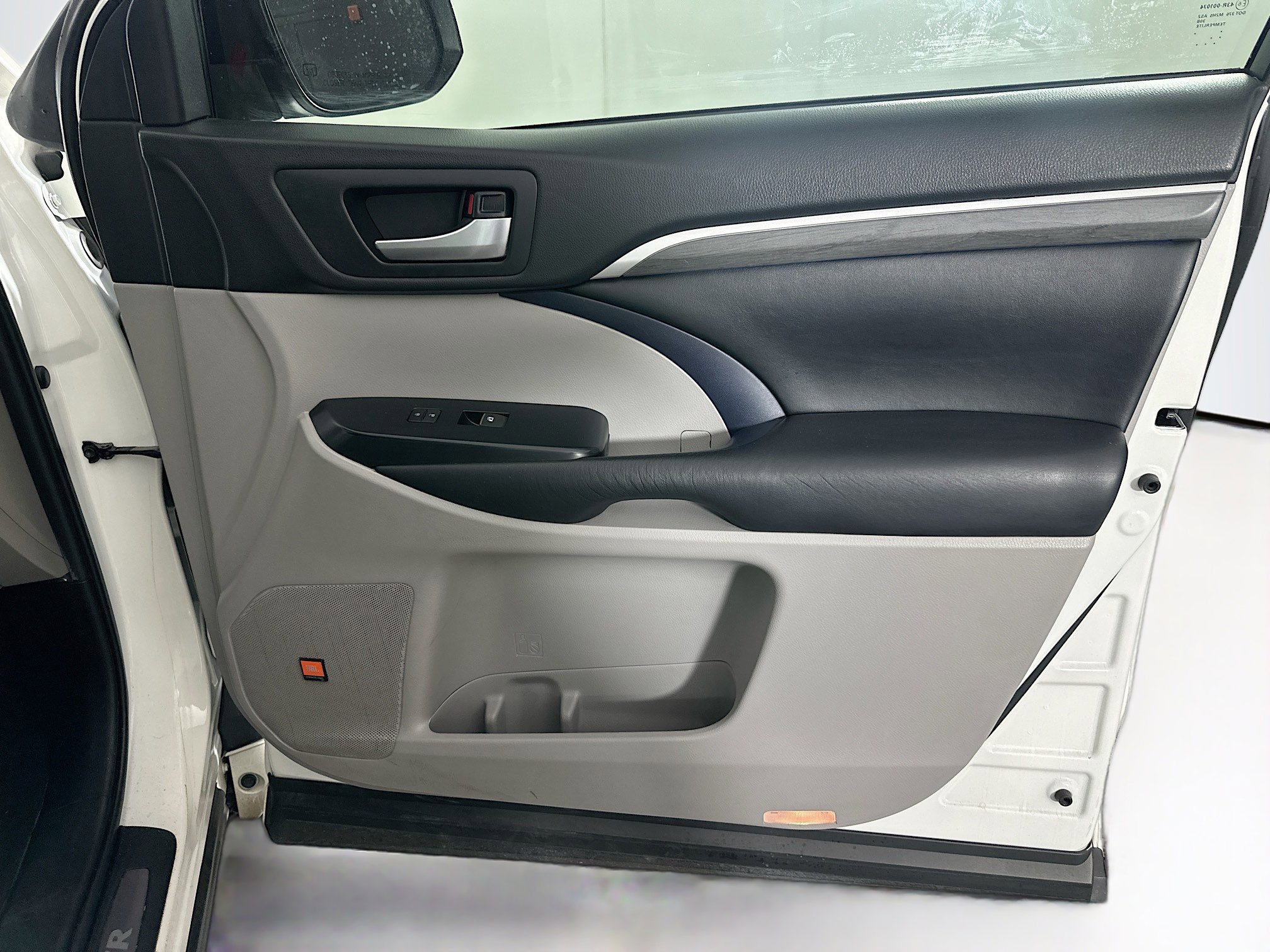Used 2019 Toyota Highlander Limited FWD image 34