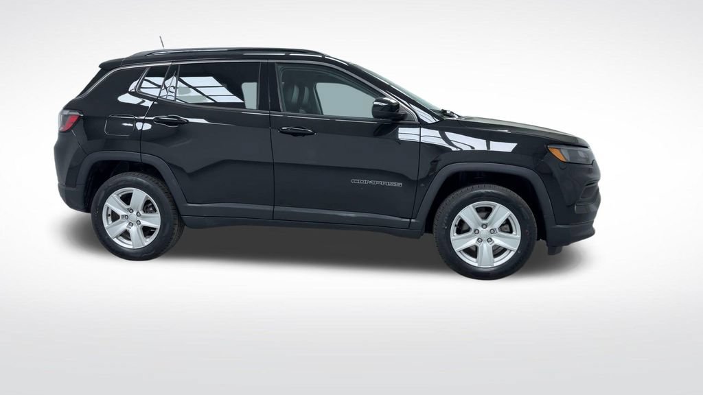Used 2022 Jeep Compass Latitude w/ Sun and Sound Group AWD/4WD image 9