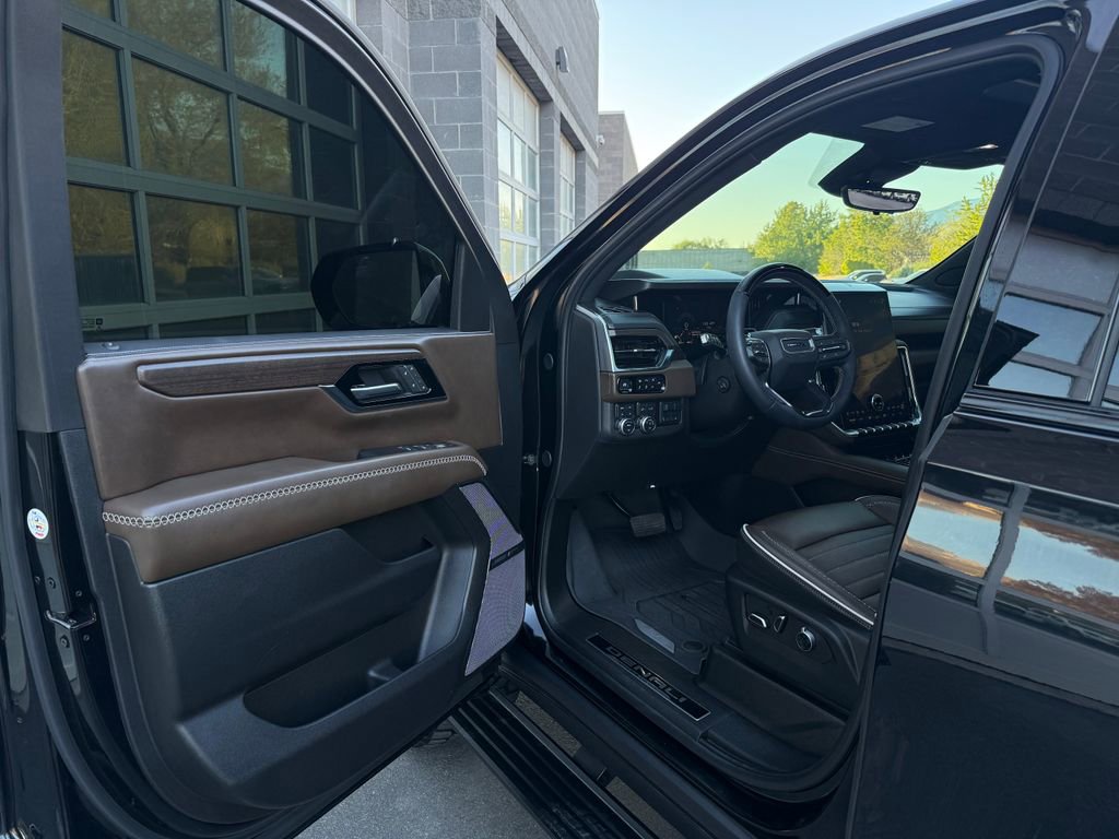 Used 2025 GMC Yukon Denali Ultimate AWD/4WD image 34