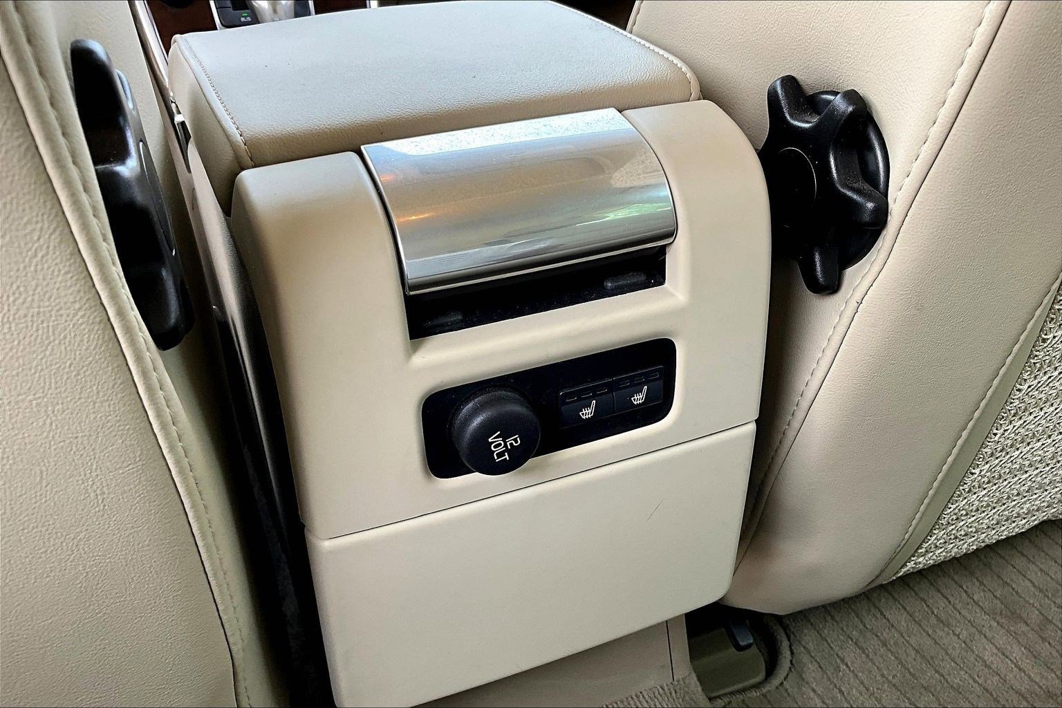 Used 2013 Volvo XC70 3.2 image 10