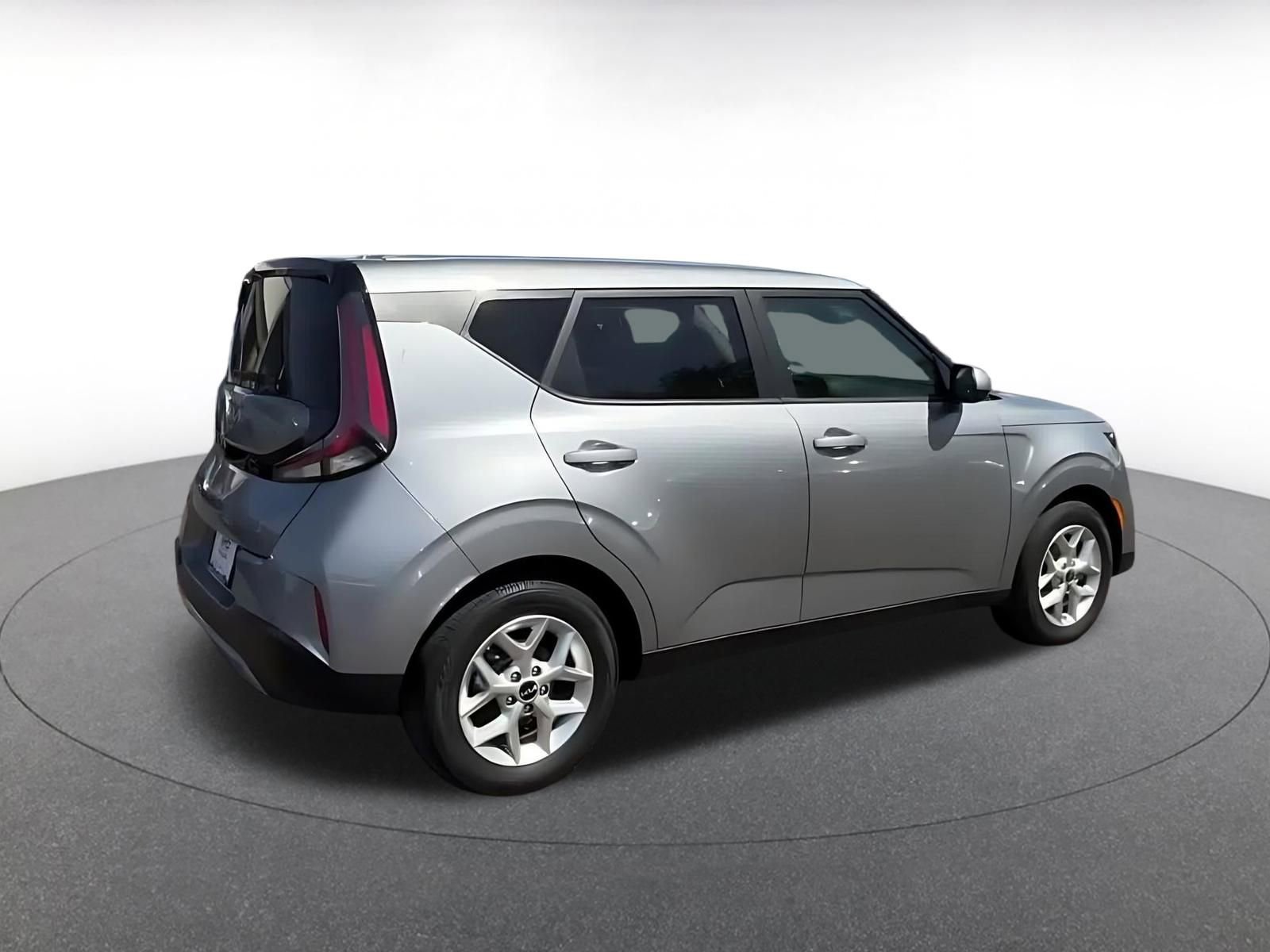 Used 2025 Kia Soul LX w/ LX Technology Package FWD image 14