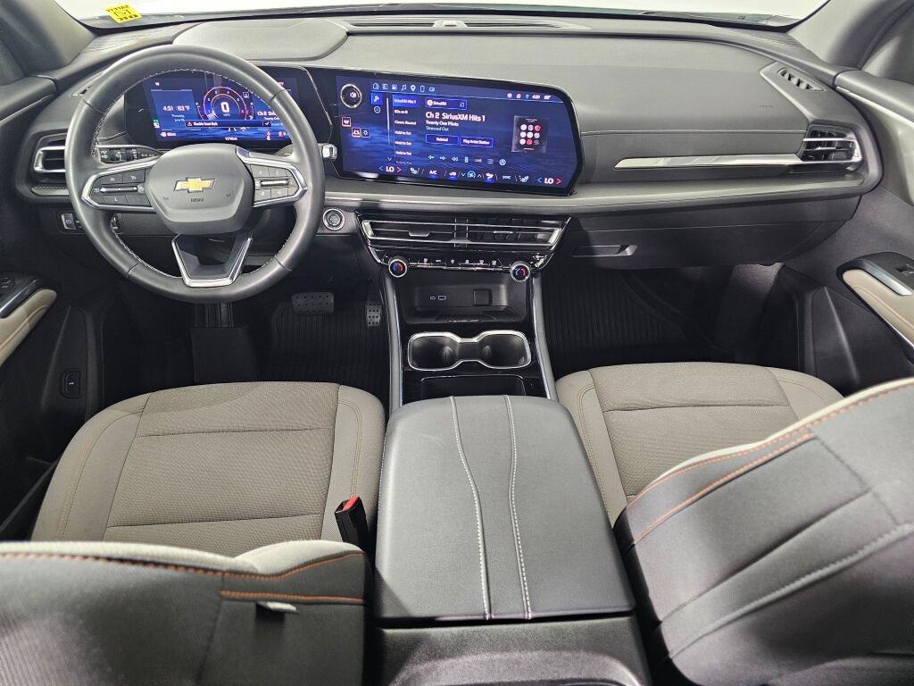 Used 2025 Chevrolet Traverse LT w/ Driver Confidence Package FWD image 17