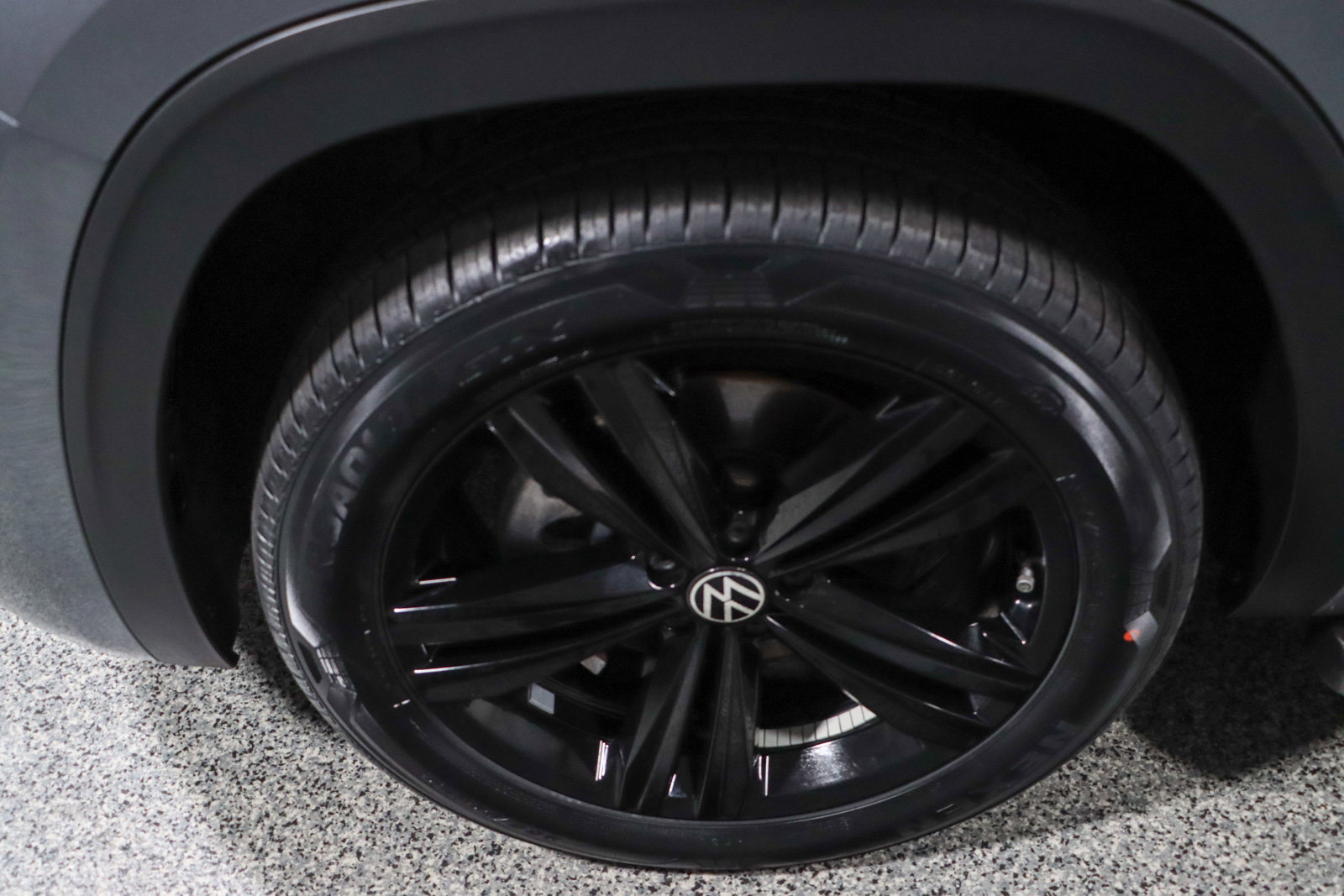 Used 2023 Volkswagen Atlas SEL R-Line image 11