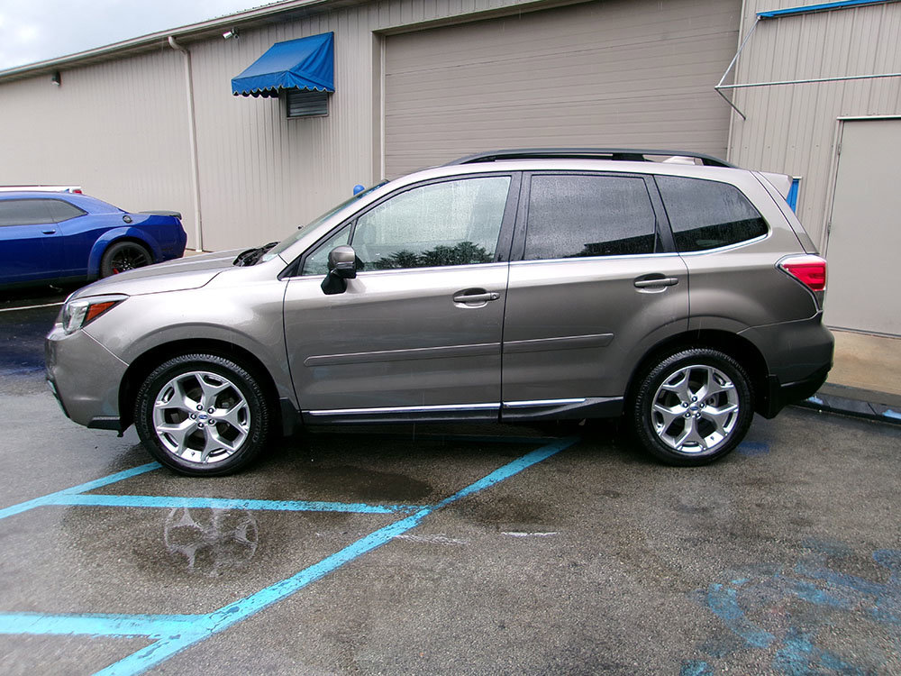 Used 2017 Subaru Forester 2.5i Touring AWD/4WD image 3