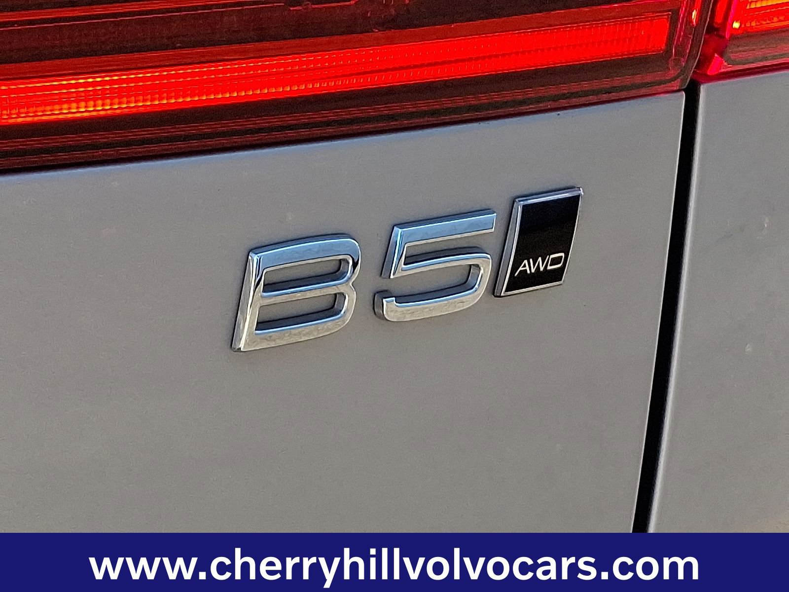 Certified 2025 Volvo XC60 B5 Plus image 33