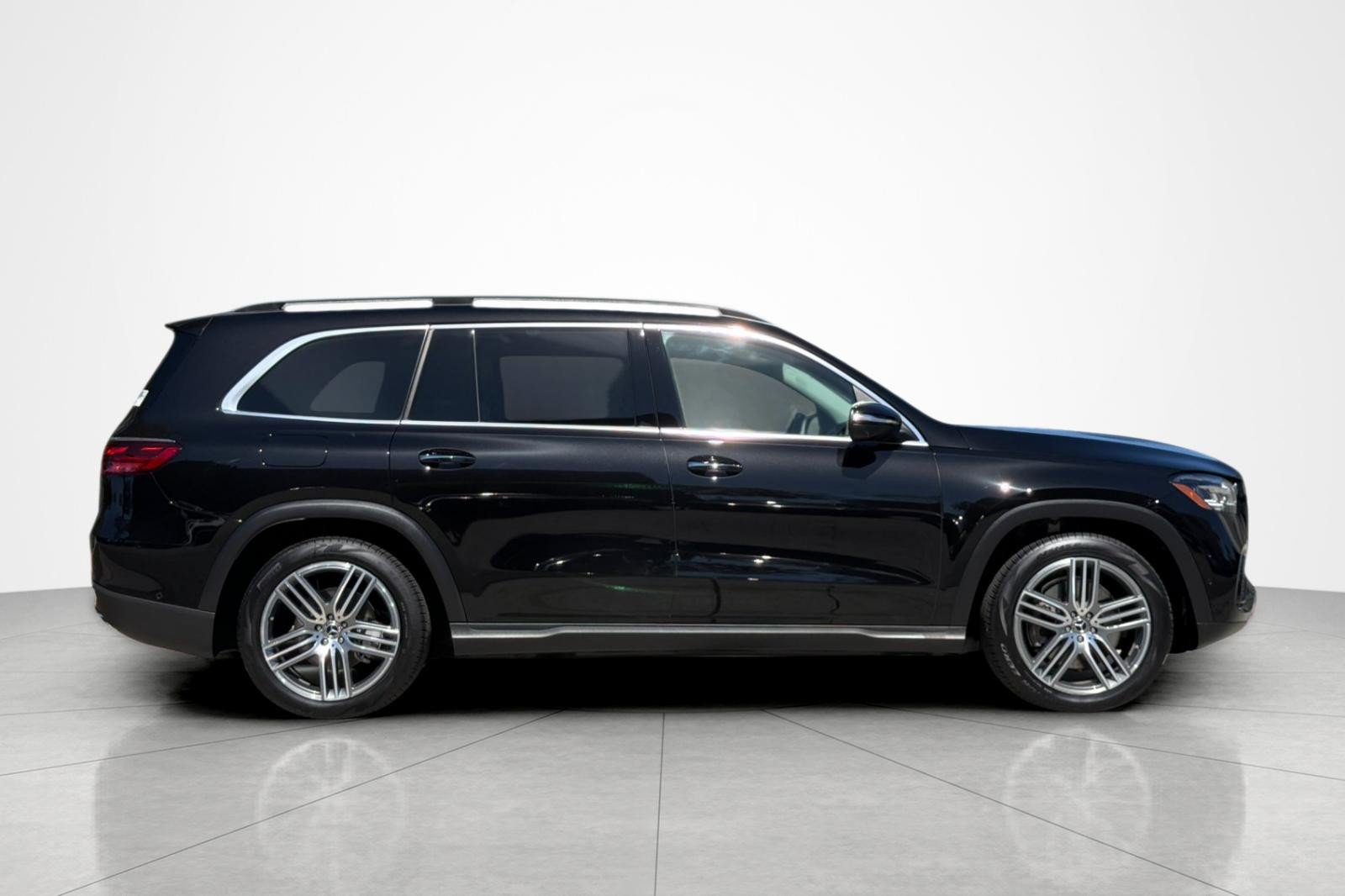 Used 2026 Mercedes-Benz GLS 450 4MATIC image 6