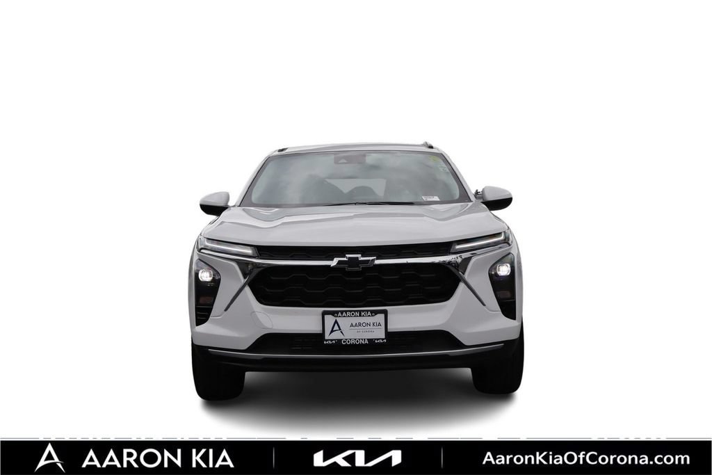 Used 2026 Chevrolet Trax LT w/ Driver Confidence Package FWD image 2