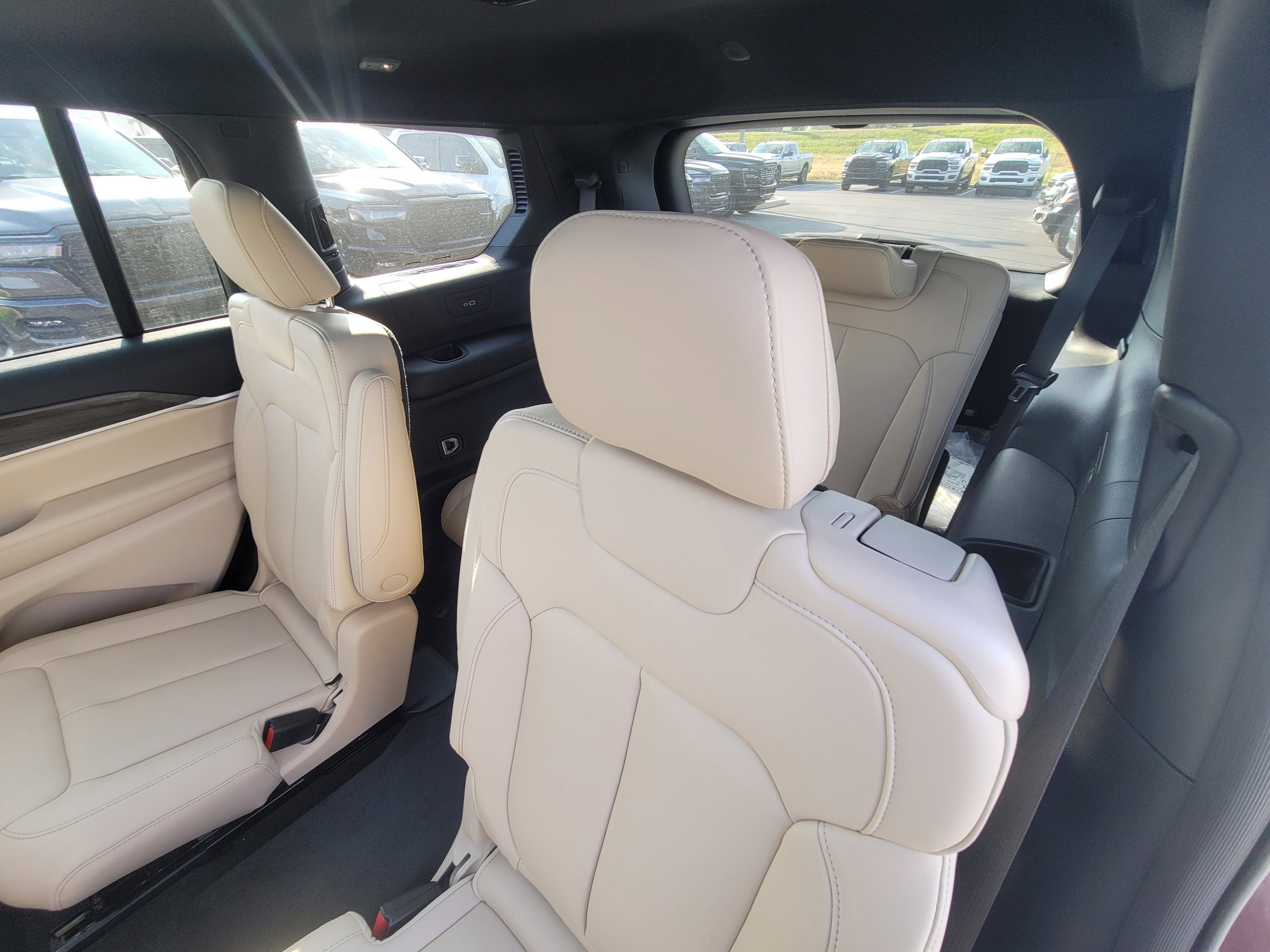 New 2026 Jeep Grand Cherokee L Limited RWD image 11