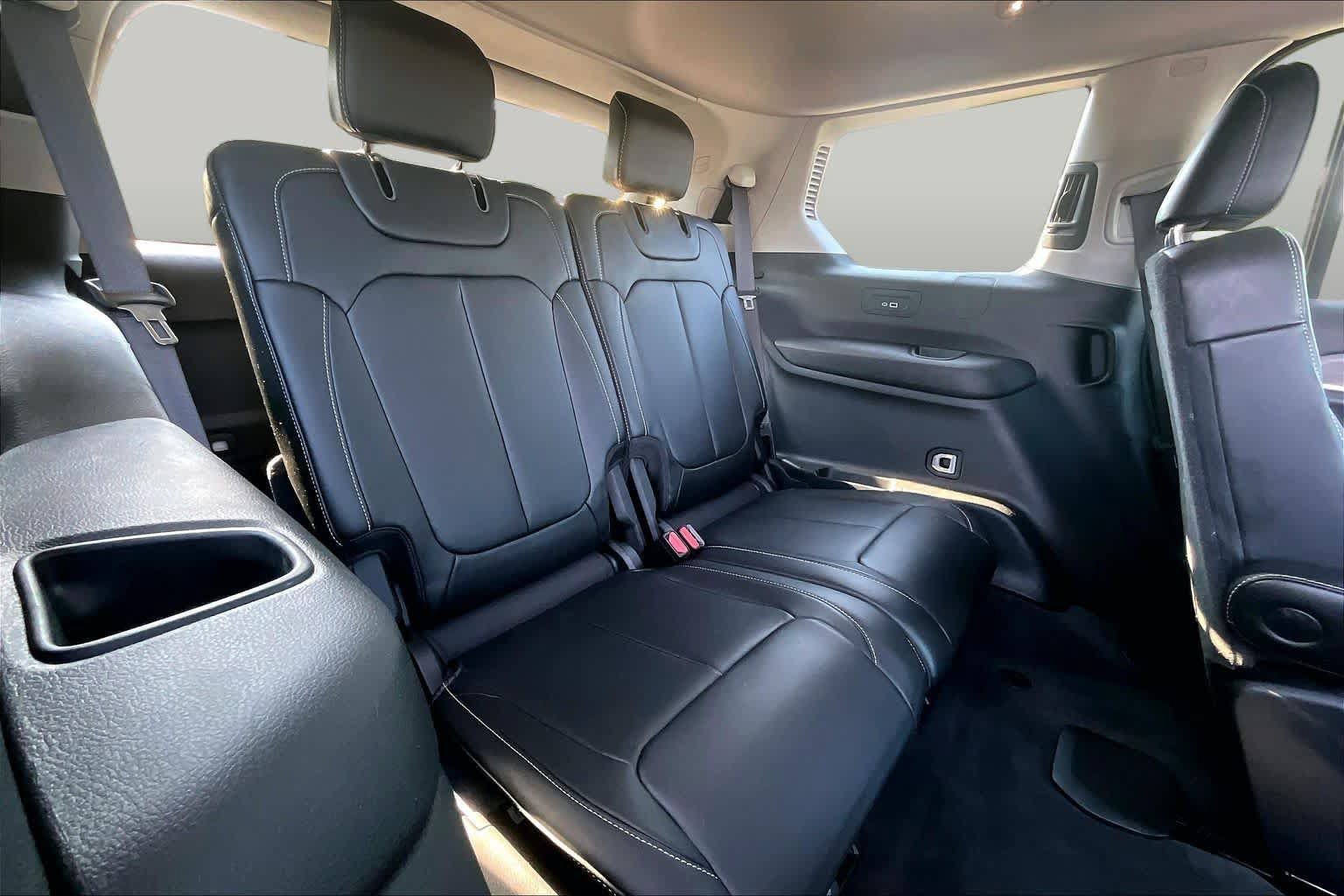 Used 2021 Jeep Grand Cherokee L Limited RWD image 23