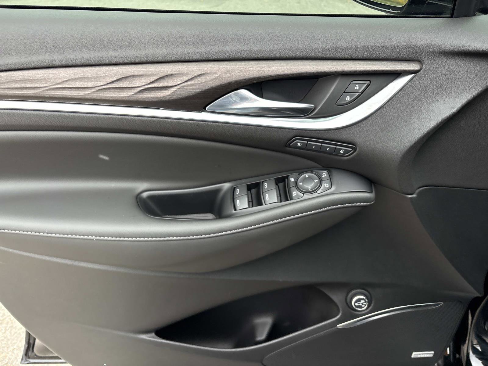 Certified 2023 Buick Enclave Avenir w/ Avenir Technology Package image 12