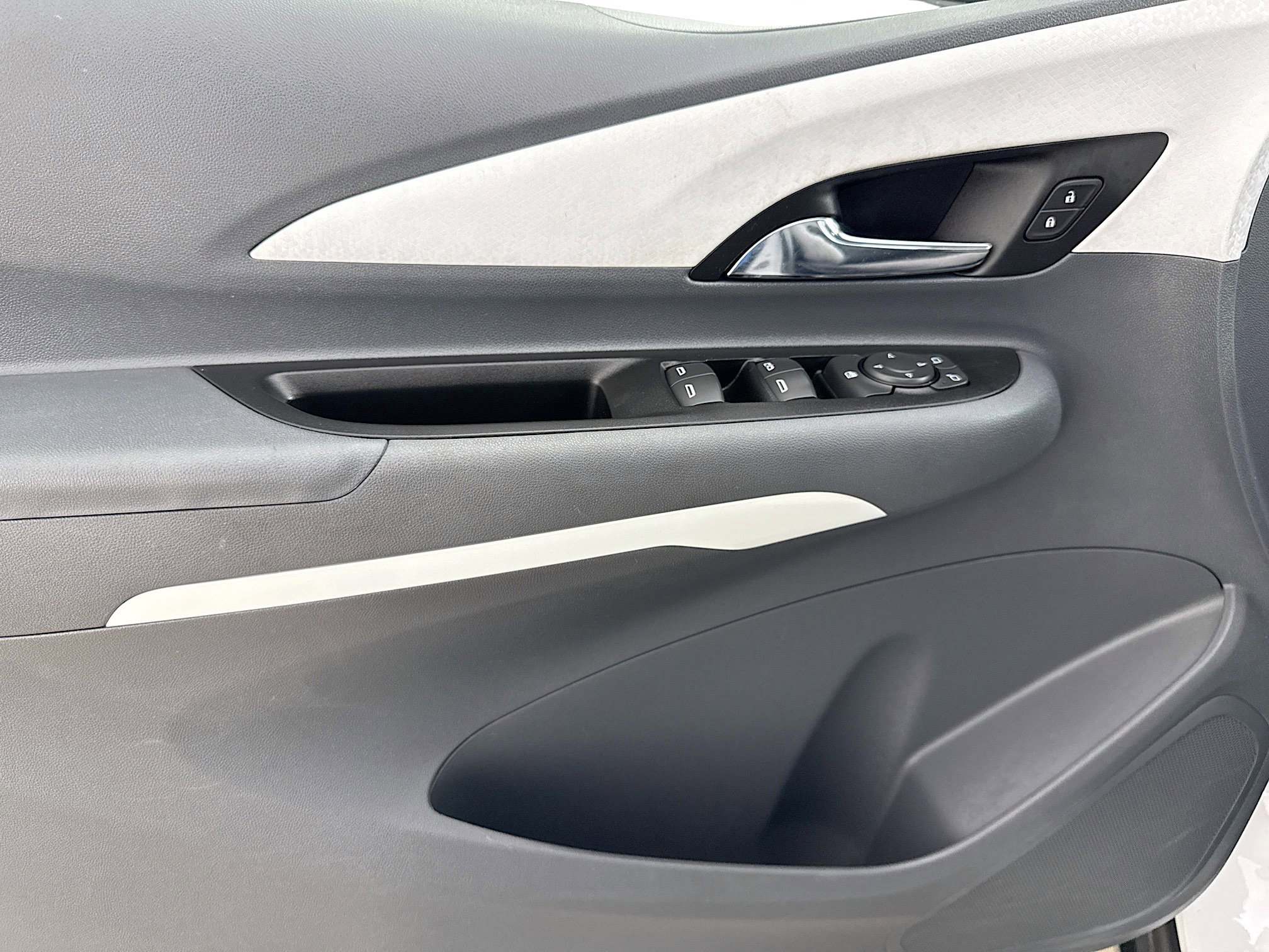 Used 2020 Chevrolet Bolt LT FWD image 18