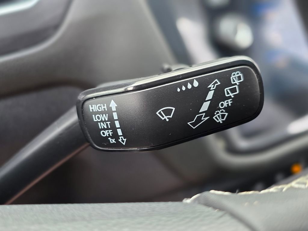 Used 2024 Volkswagen Tiguan SE AWD/4WD image 37
