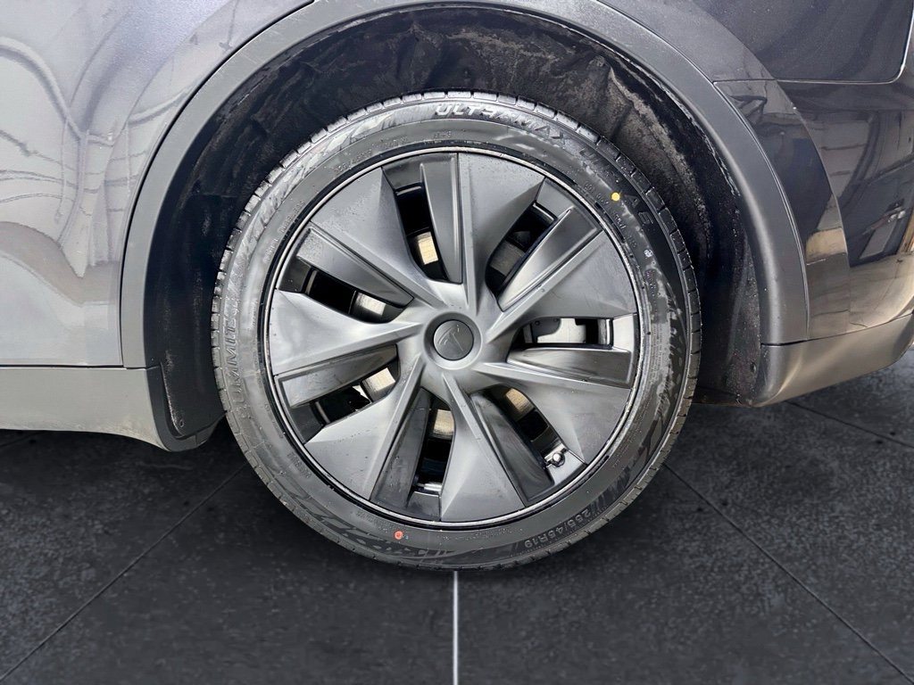 Used 2025 Tesla Model Y Long Range image 31