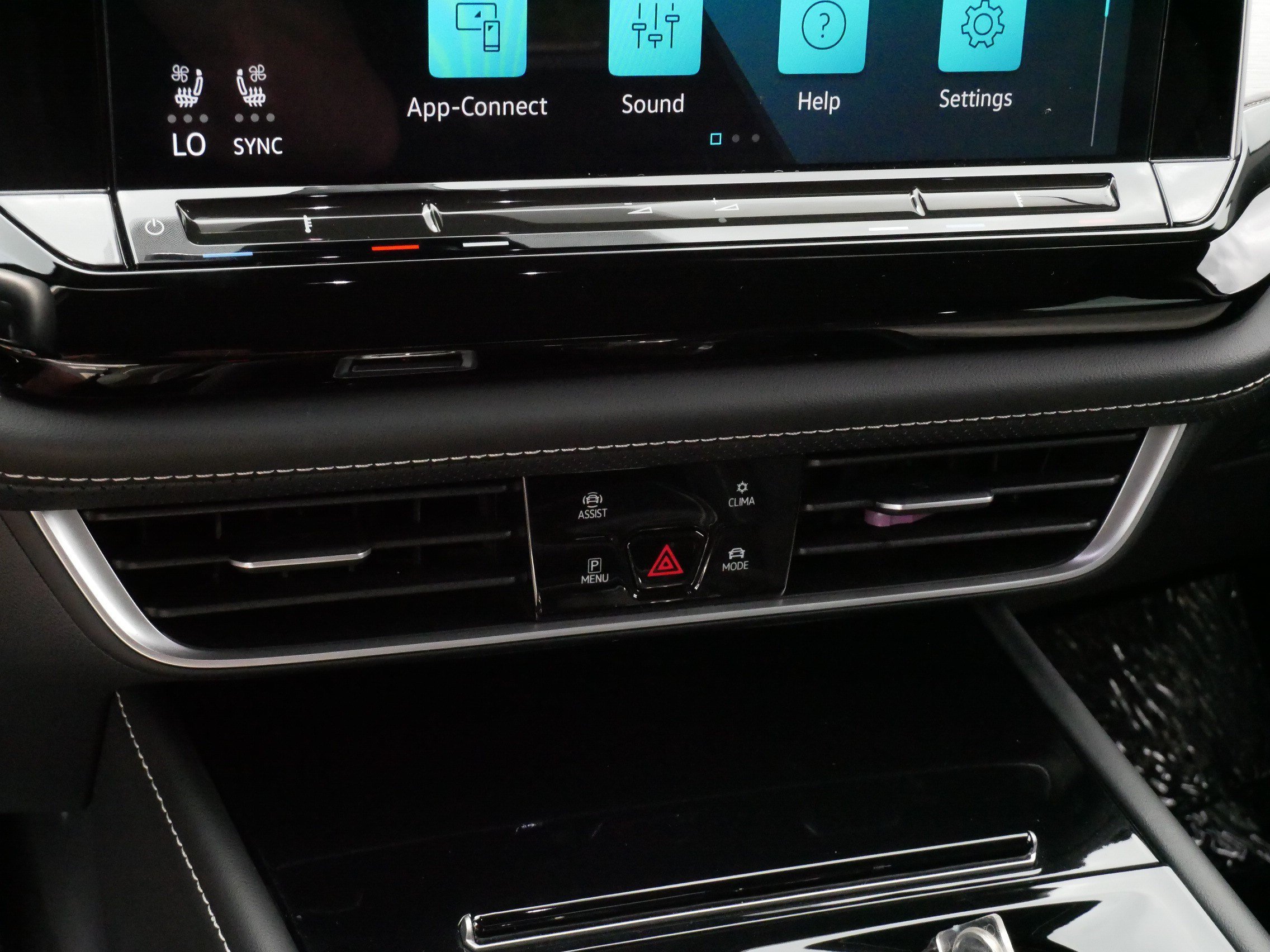 Certified 2024 Volkswagen Atlas Cross Sport SE w/ Panoramic Sunroof Package AWD/4WD image 23