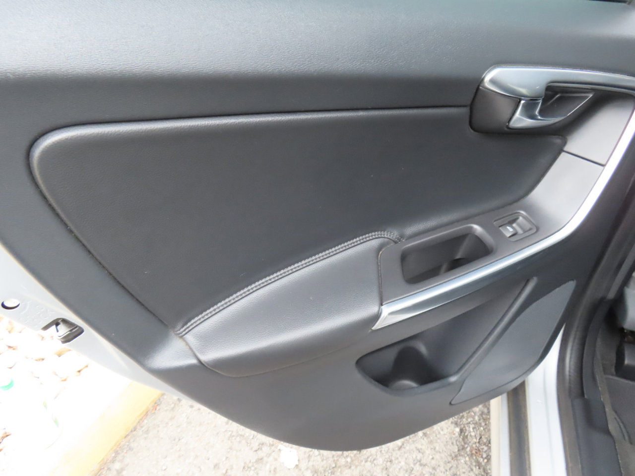 Used 2016 Volvo XC60 T6 image 12