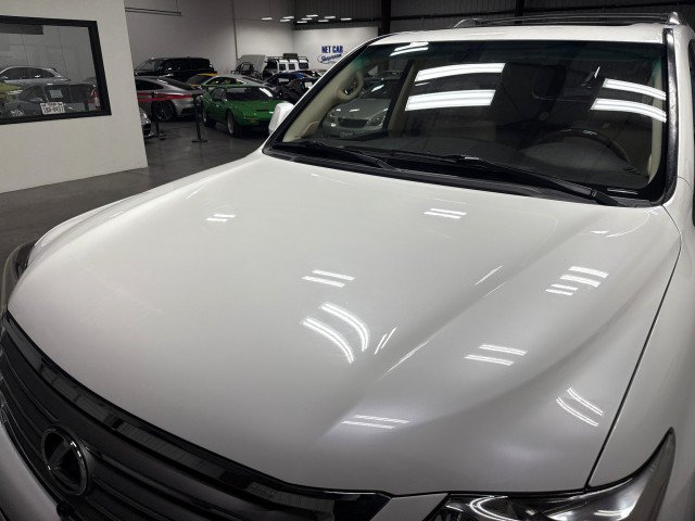 Used 2011 Lexus LX 570 4WD w/ Luxury Pkg image 12