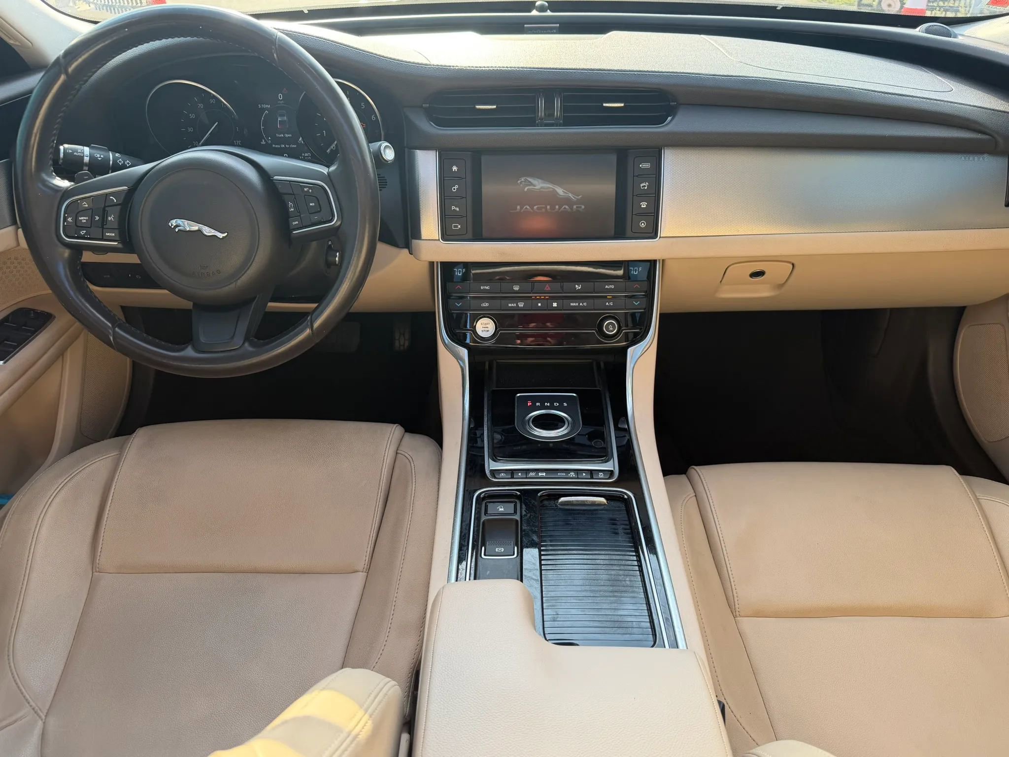 Used 2016 Jaguar XF Premium RWD image 7