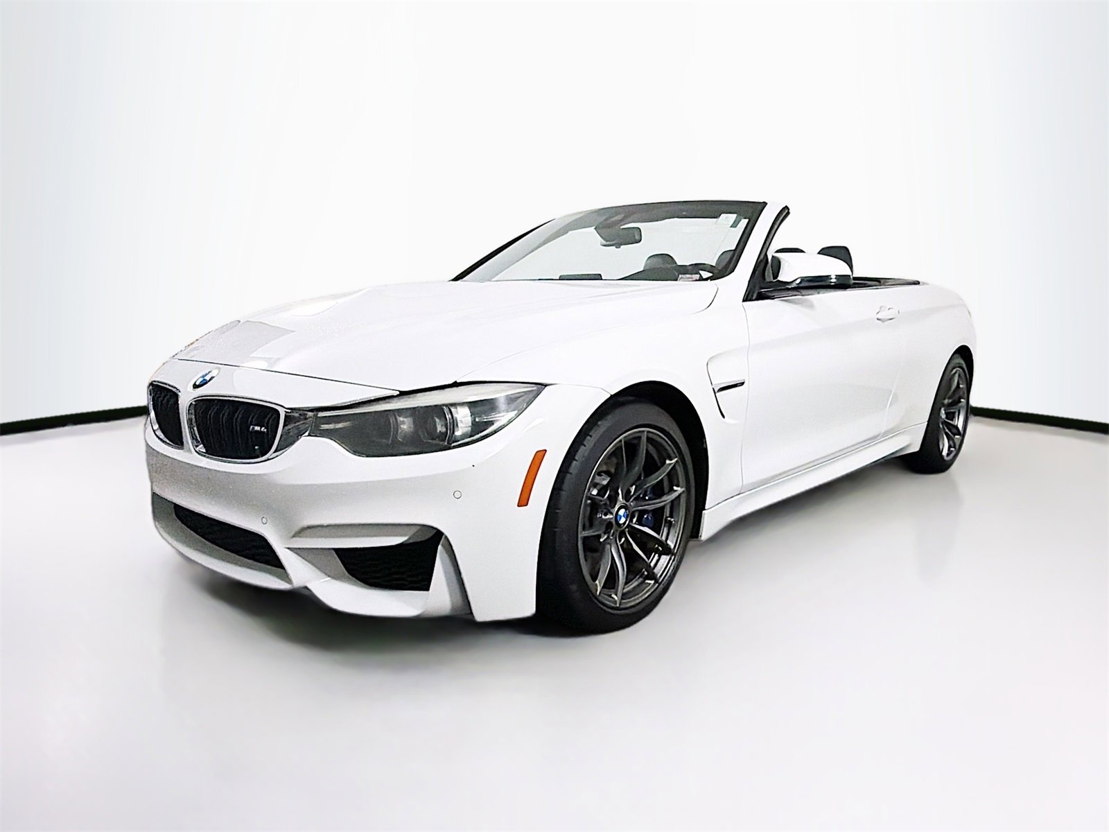 Used 2020 BMW M4 Convertible image 3