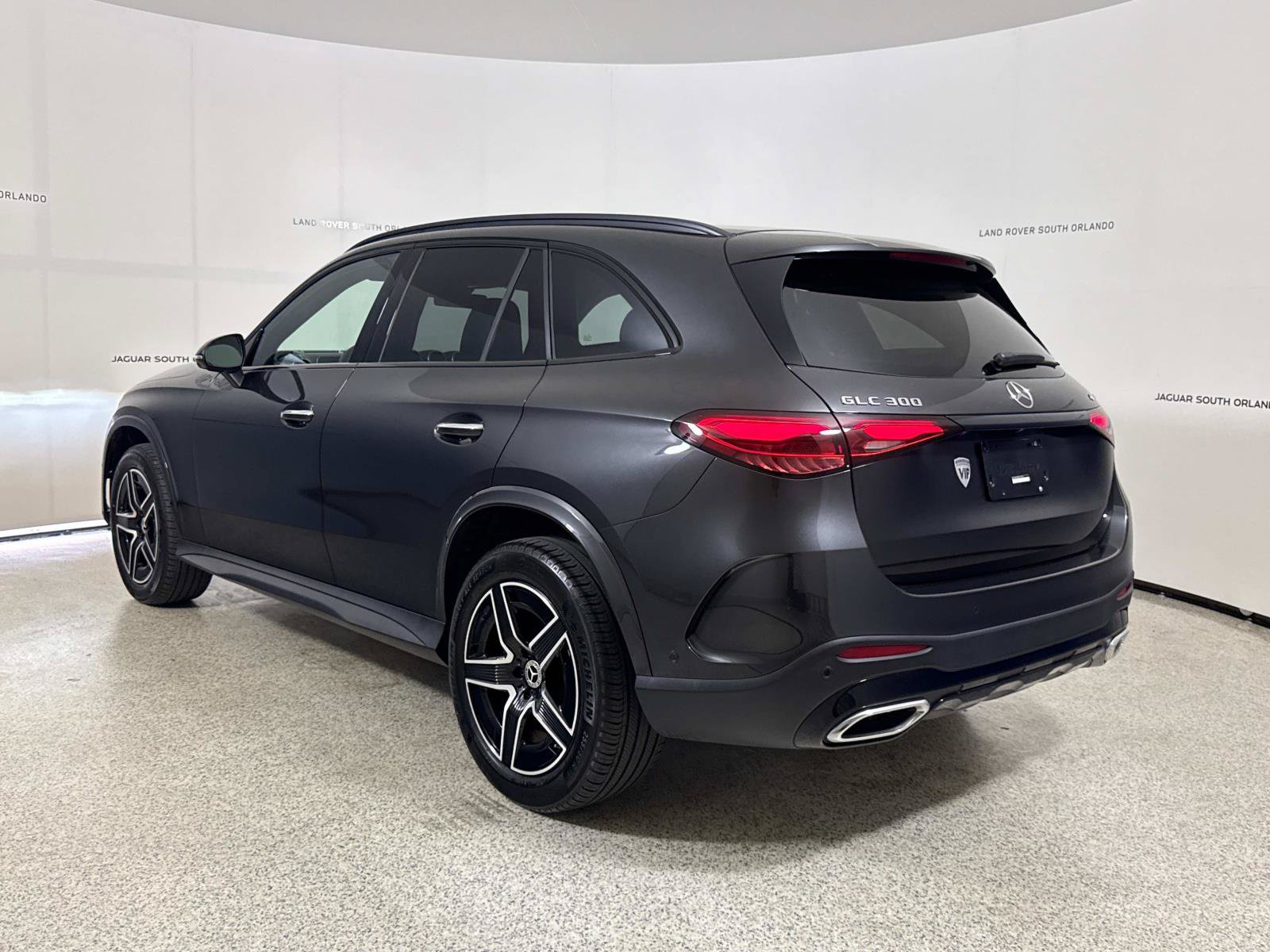 Used 2024 Mercedes-Benz GLC 300 4MATIC image 3