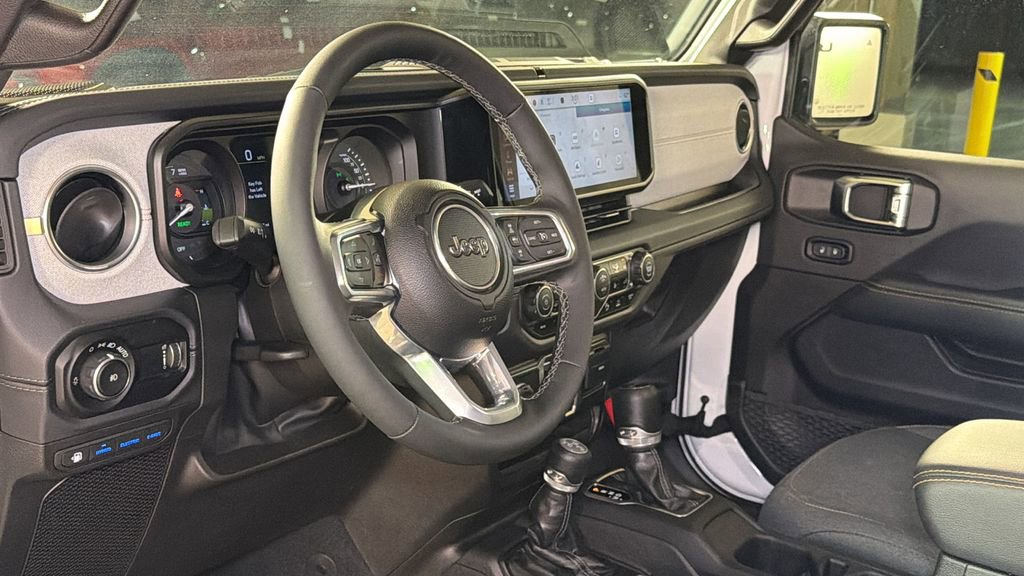 Used 2025 Jeep Wrangler Unlimited Sahara w/ Safety Group AWD/4WD image 21