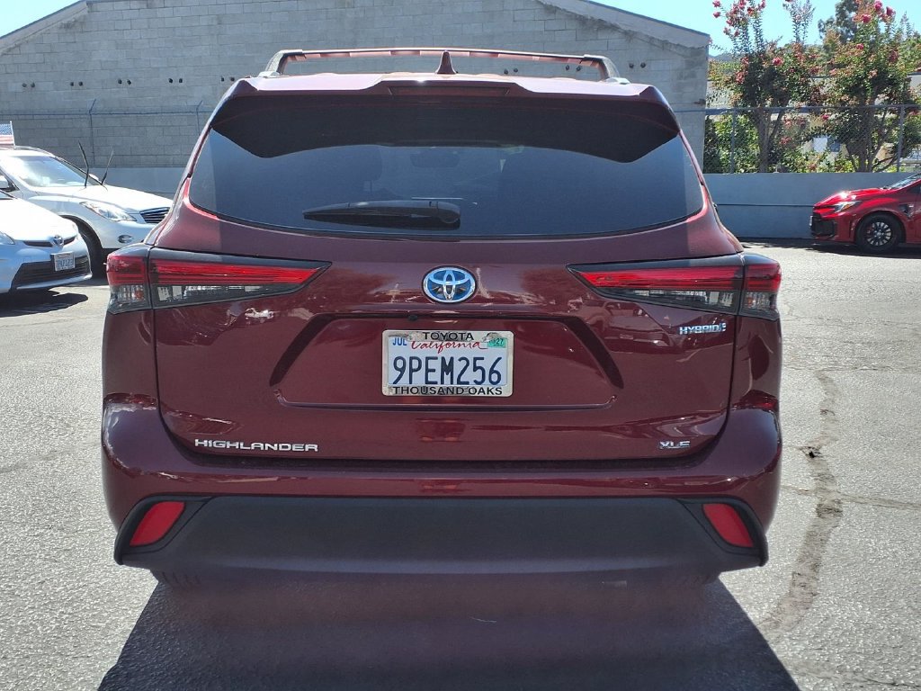 Certified 2021 Toyota Highlander XLE AWD/4WD image 8