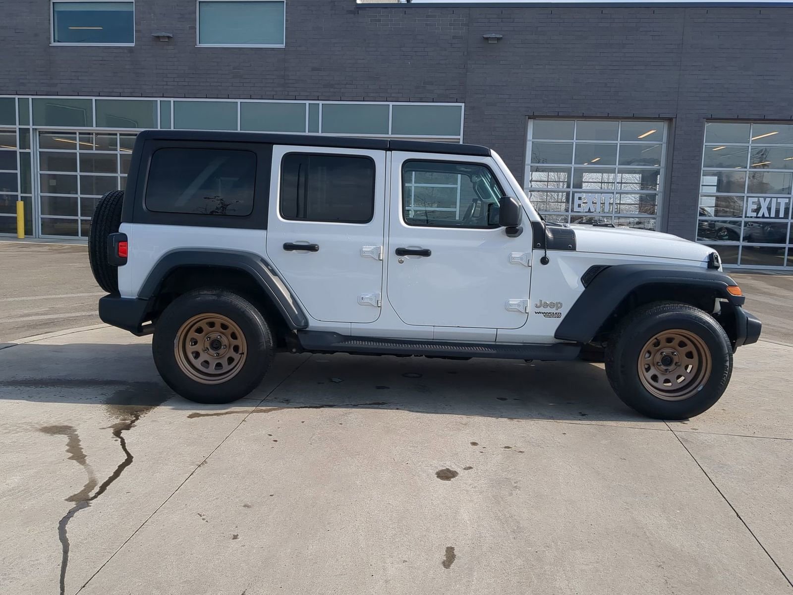Used 2018 Jeep Wrangler Unlimited Sport S AWD/4WD image 9