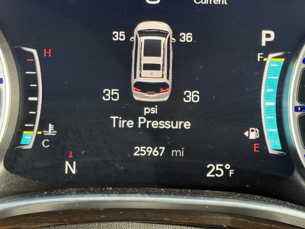 Used 2024 Chrysler Pacifica Limited w/ Uconnect Theater Family Group image 23