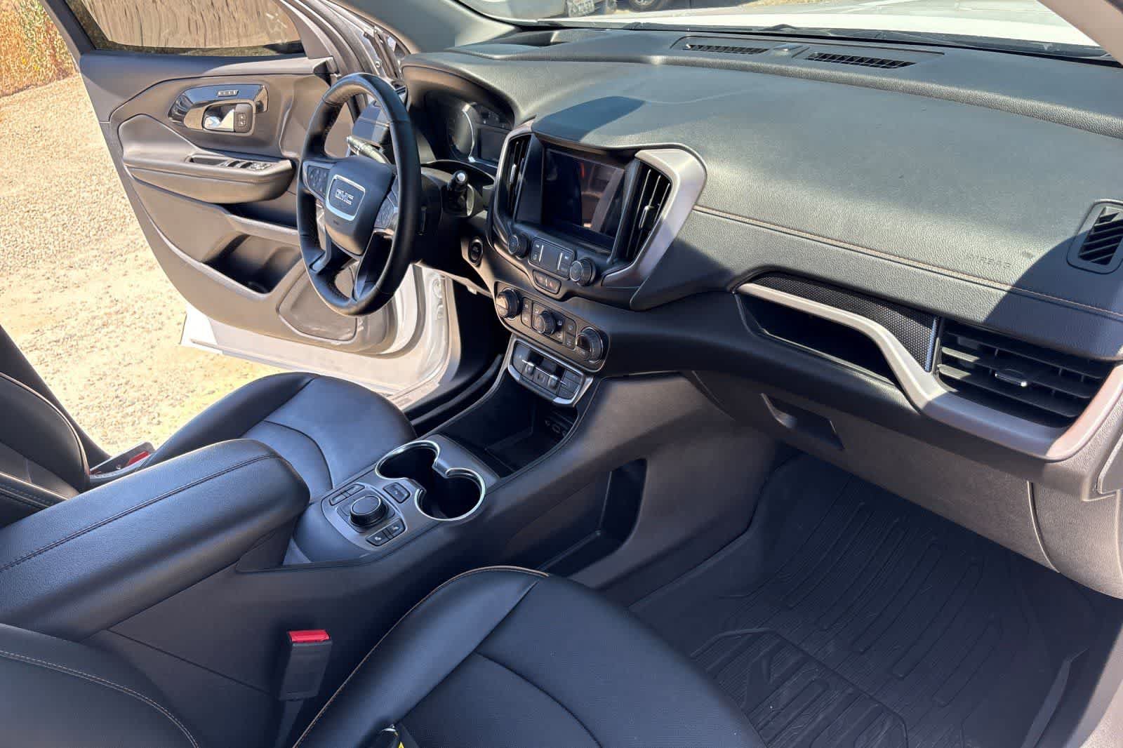 Used 2024 GMC Terrain AT4 w/ Tech Package AWD/4WD image 18