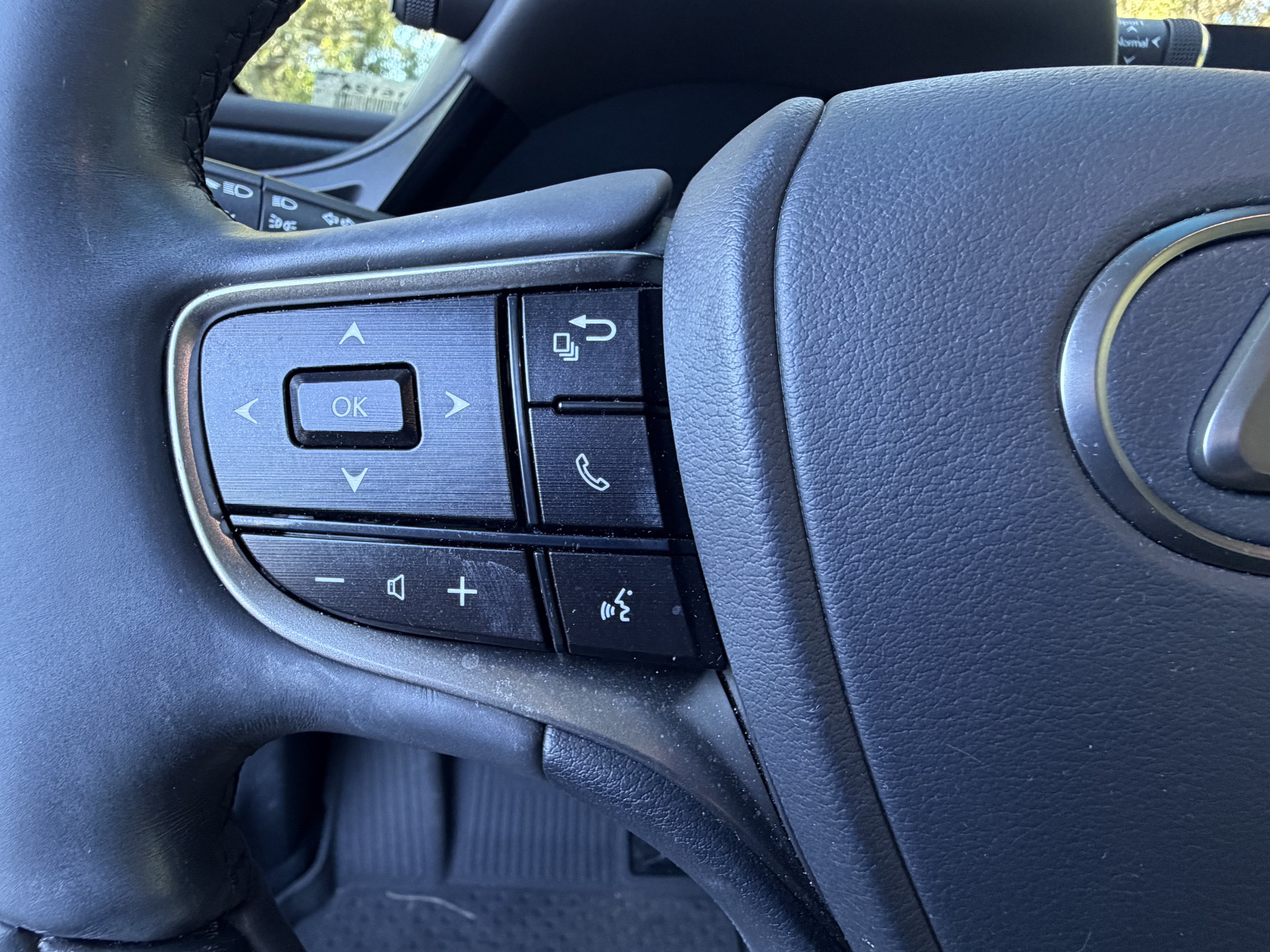 Used 2022 Lexus ES 300h Ultra Luxury FWD image 19