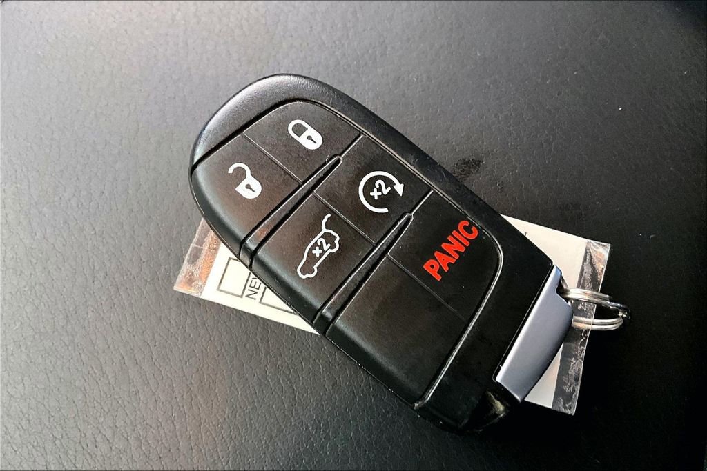 Used 2021 Jeep Grand Cherokee Summit AWD/4WD image 10