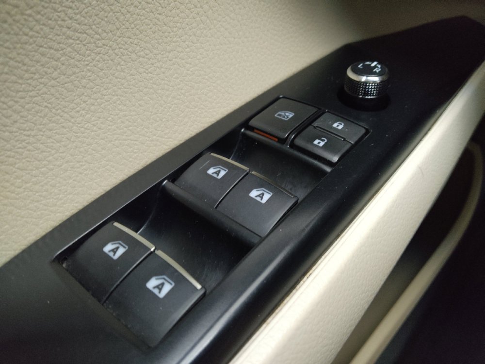 Used 2018 Toyota Camry XLE FWD image 27