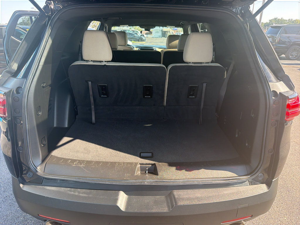 Used 2022 Chevrolet Traverse LS FWD image 11