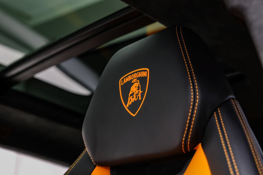 Used 2022 Lamborghini Urus AWD/4WD image 40