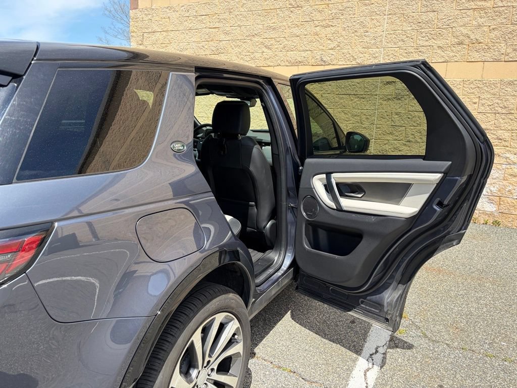 Certified 2025 Land Rover Discovery Sport Dynamic SE AWD/4WD image 16