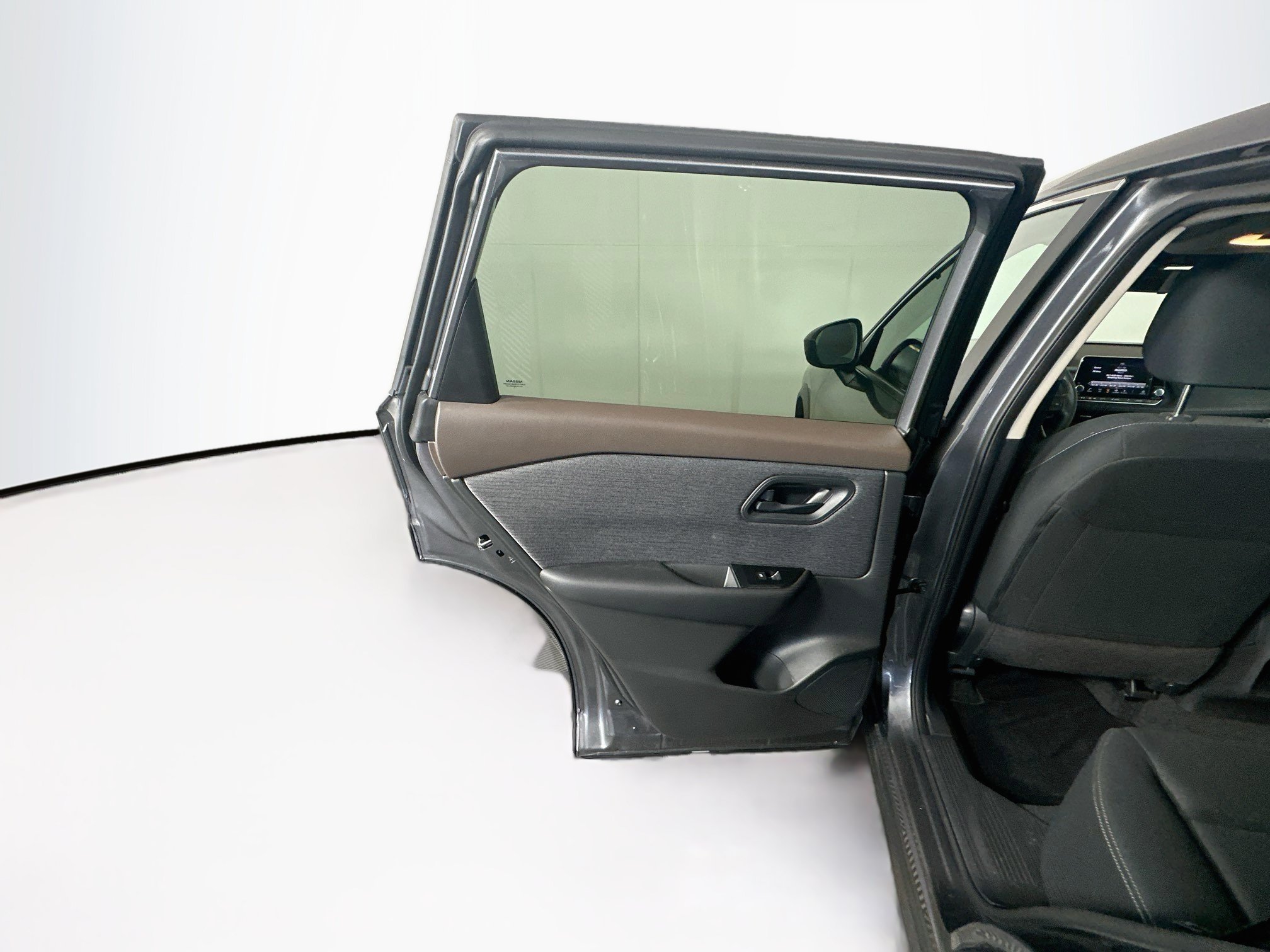 Used 2023 Nissan Rogue S AWD/4WD image 25