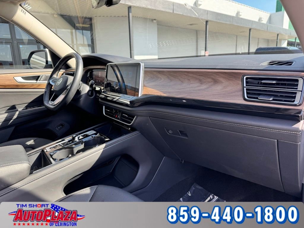 Used 2025 Volkswagen Atlas SE AWD/4WD image 49