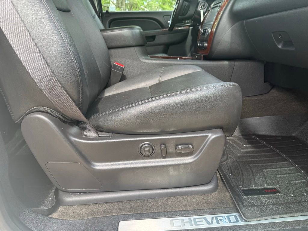 Used 2013 Chevrolet Avalanche LTZ AWD/4WD image 17