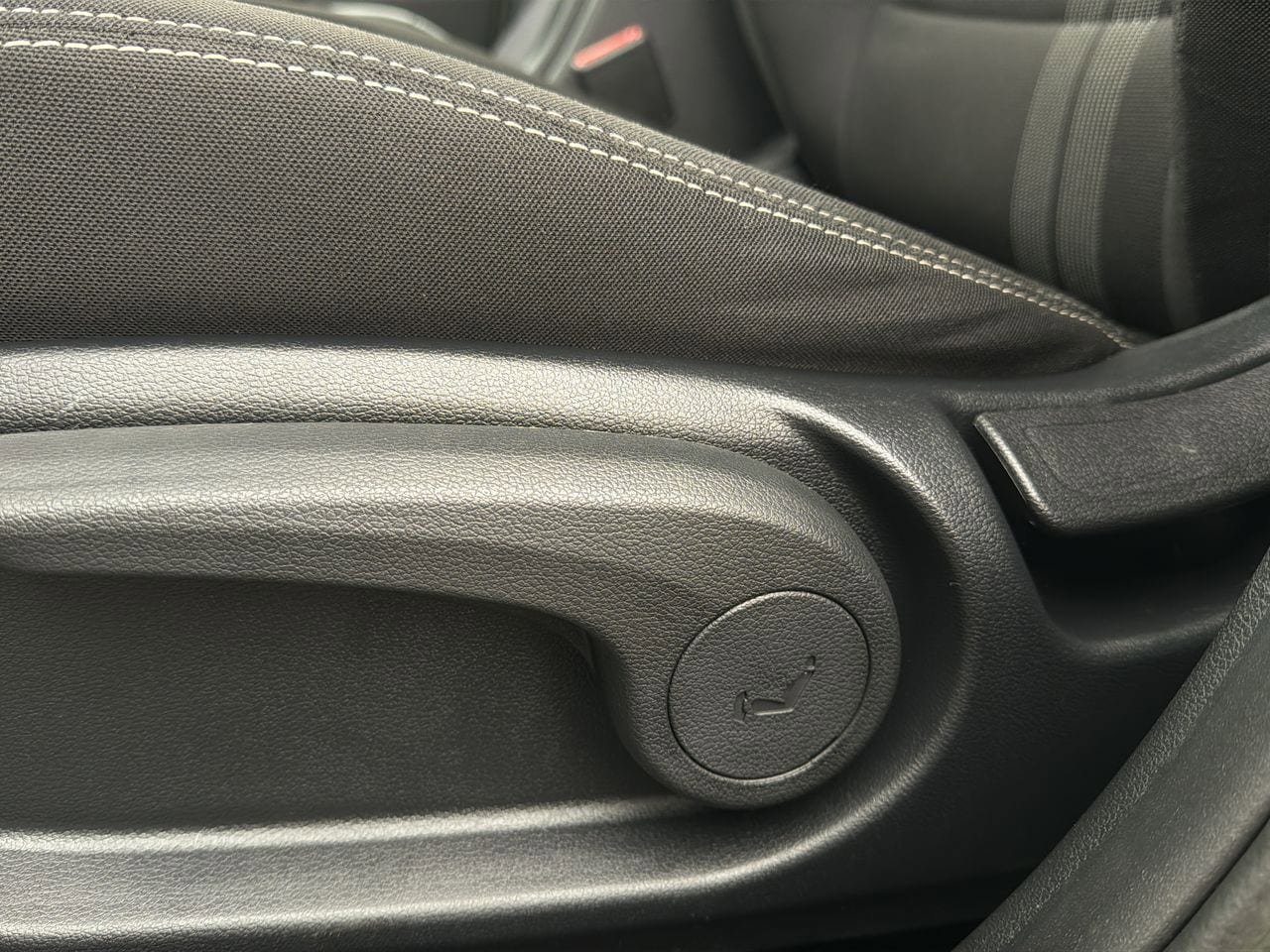 Certified 2024 Hyundai Venue SEL FWD image 13