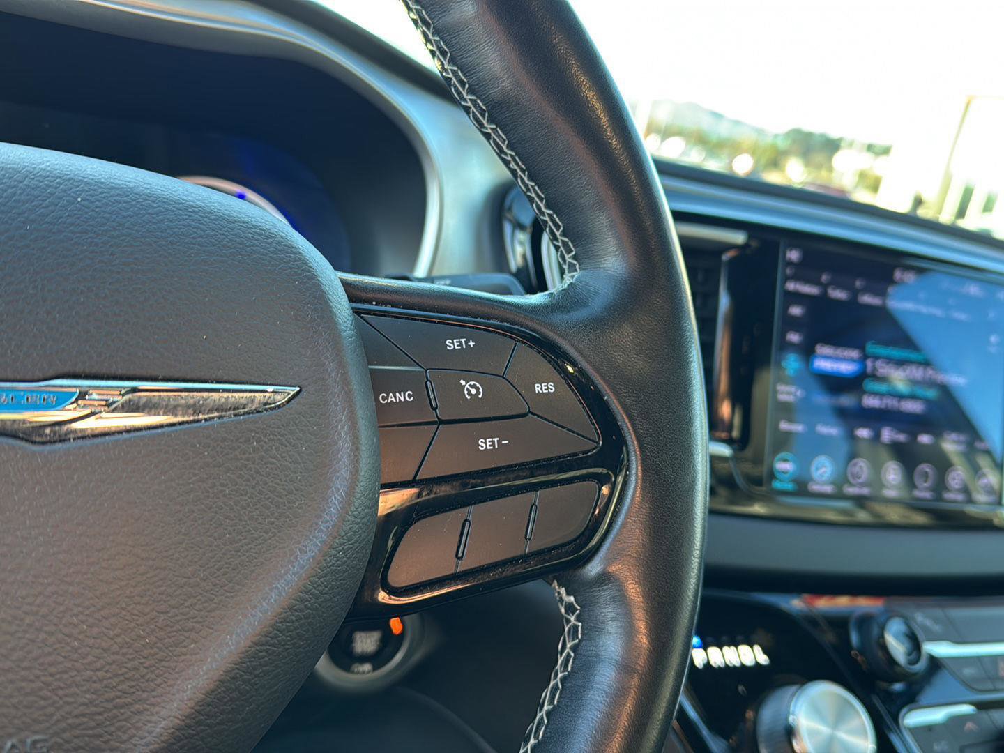 Used 2020 Chrysler Pacifica Touring-L w/ S Appearance Package image 18