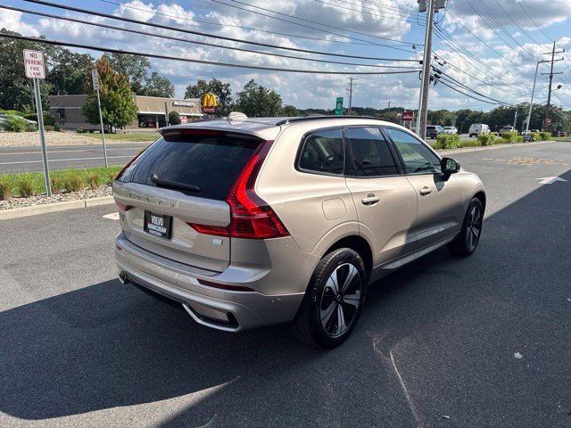 Certified 2024 Volvo XC60 T8 Plus w/ Climate Package AWD/4WD image 5