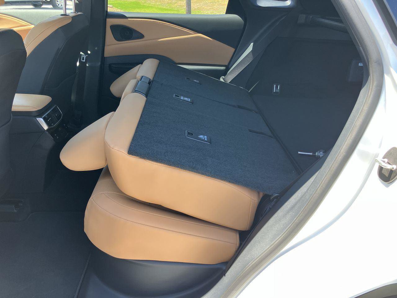 Used 2025 Lexus RX 350 Premium w/ Accessory Package (Z1) FWD image 26